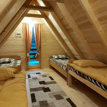 Nase Malo Selo-jahorina * Dvorista