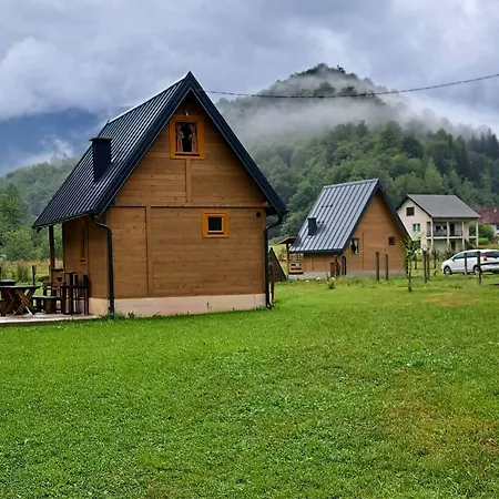 Nase Malo Selo-jahorina * Dvorista