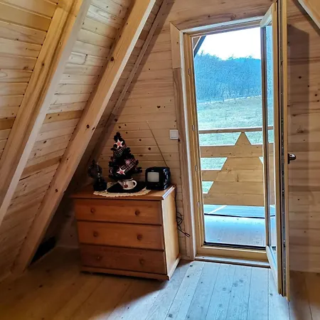 Nase Malo Selo-jahorina * Dvorista